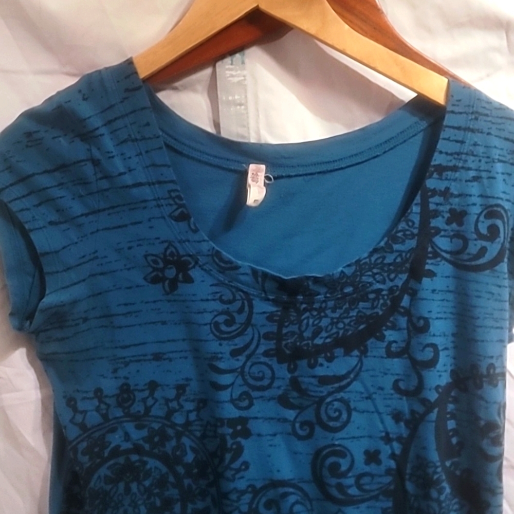 Women's pink Lotus size medium top